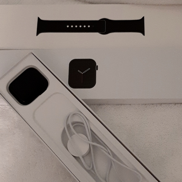 Brand new Apple Watch, Series 6 - Picture 2 of 8